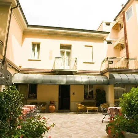 Lily Aparthotel *